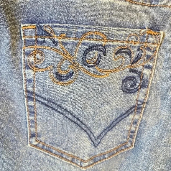 SUZANNE Betro Jean Shorts - Picture 5 of 9